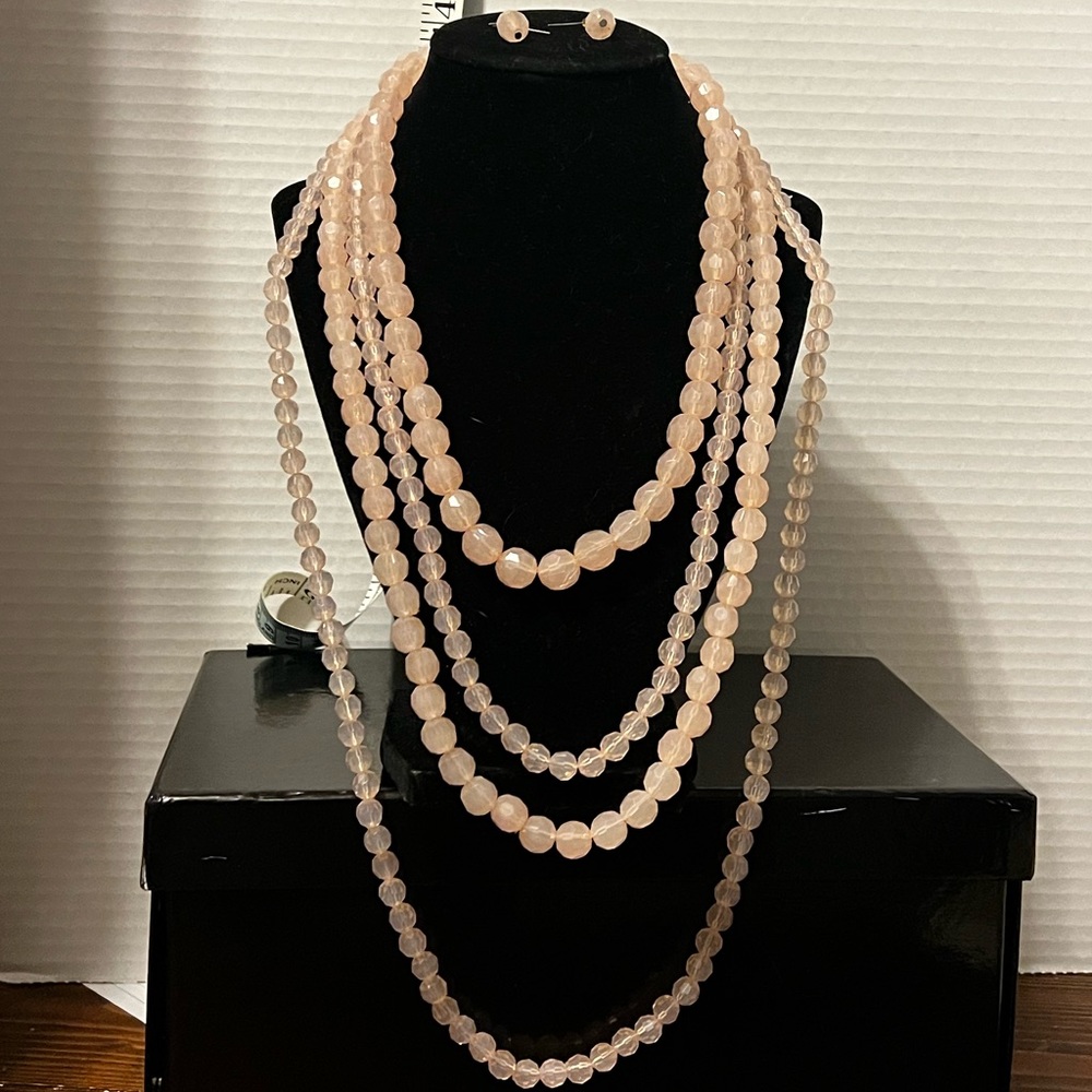 Light pink necklace with earrings